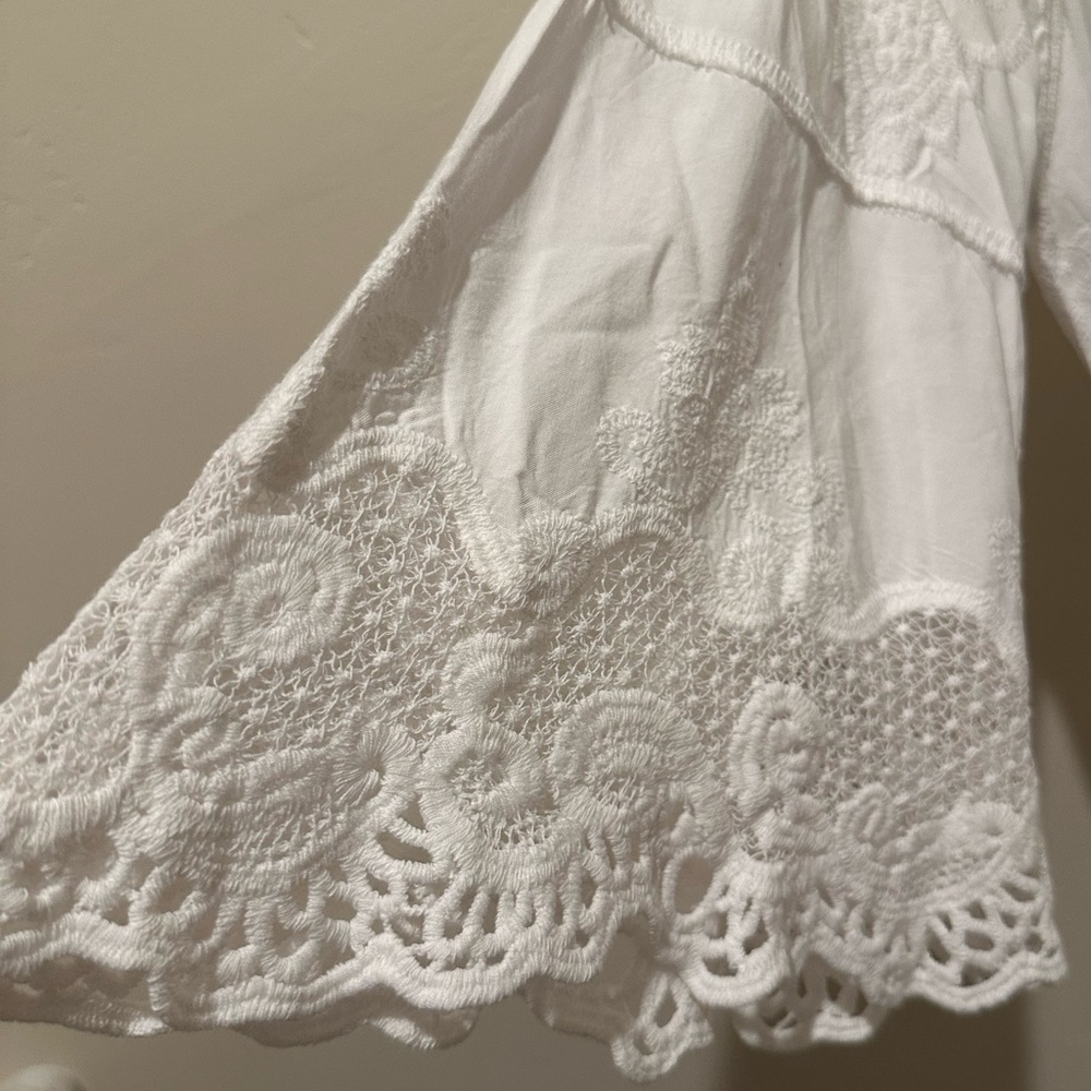 Democracy - NWT White Lace Embroidered Cold Shoulder Top with flare sleeves - Picture 5 of 6